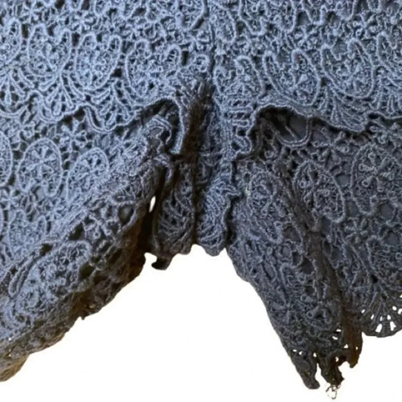 Anne Taylor Loft Tiered lace shorts - Picture 5 of 9